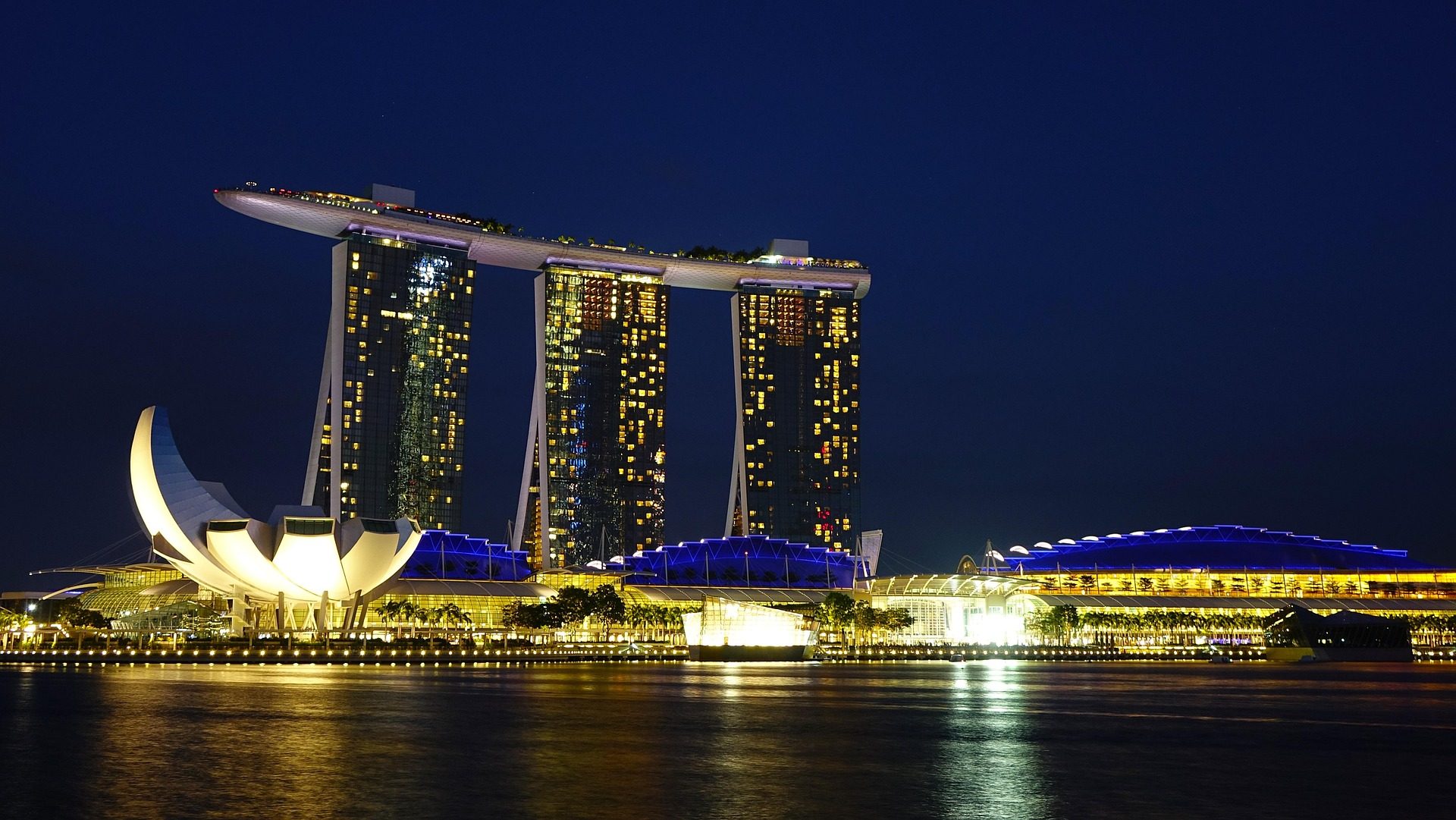 Marina Bay Sands and ArtScience Museum with cloudy sky
